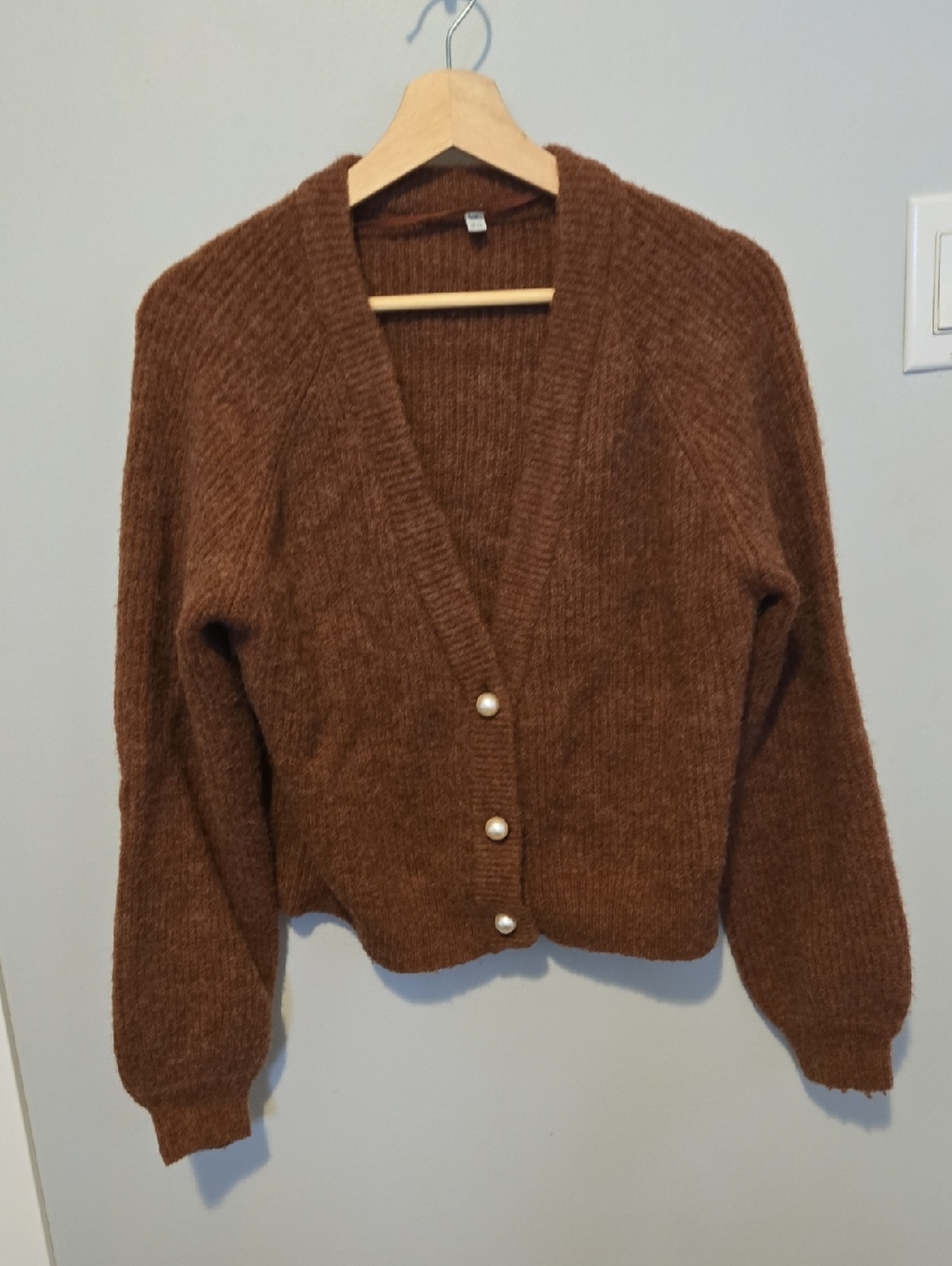 ICHI Cropped Chestnut V-Neck Cardigan with Pearl Buttons
